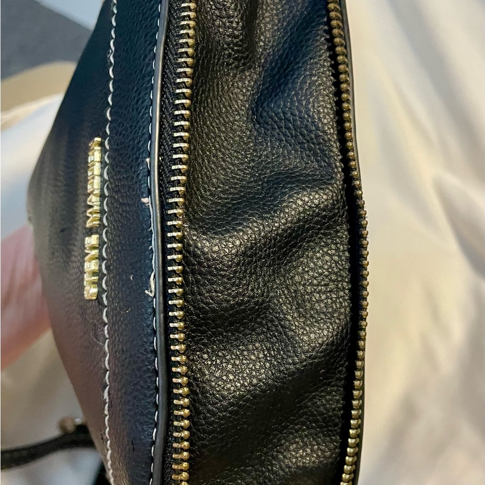 *EUC* Steve Madden Crossbody Bag - Black - SM Logo - Leather - 9.5” x 9” x 2.5” - Picture 6 of 14